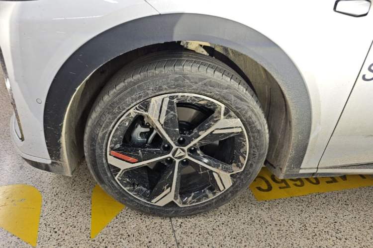 Used Deepal S07 2025 215Max Huawei Qiankun Intelligent Driving ADS SE Range-Extended Version Left Front Wheel Hub