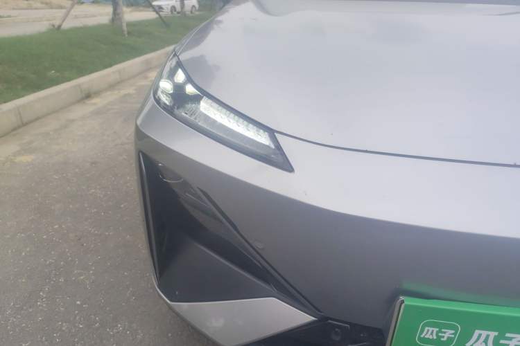 Used Deepal S07 2025 215Max Huawei Qiankun Intelligent Driving ADS SE Range-Extended Version Right Front Headlight