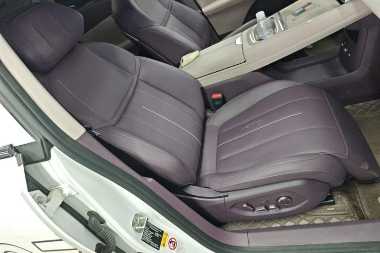 Used Deepal S07 2025 215Max Huawei Qiankun Intelligent Driving ADS SE Range-Extended Version Right Front Seat