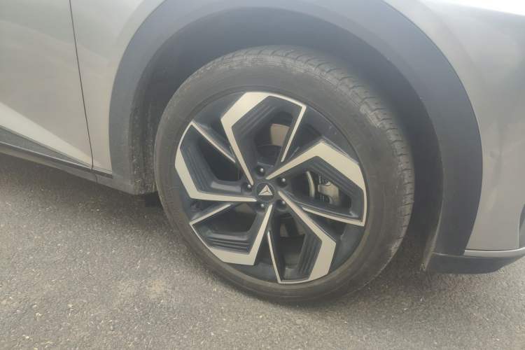 Used Deepal S07 2025 215Max Huawei Qiankun Intelligent Driving ADS SE Range-Extended Version Right Front Wheel Hub