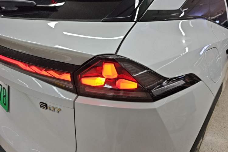 Used Deepal S07 2025 215Max Huawei Qiankun Intelligent Driving ADS SE Range-Extended Version Right Rear Taillight