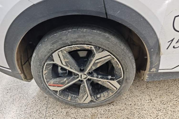 Used Deepal S07 2025 215Max Huawei Qiankun Intelligent Driving ADS SE Range-Extended Version Right Rear Wheel Hub