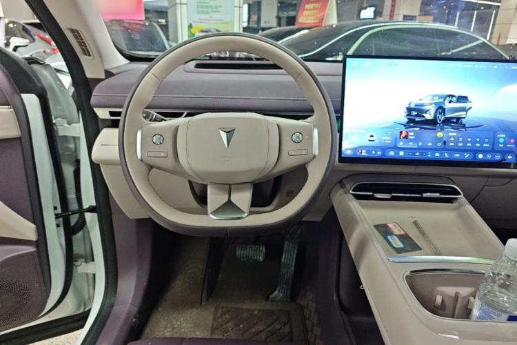 Used Deepal S07 2025 215Max Huawei Qiankun Intelligent Driving ADS SE Range-Extended Version Steering Wheel