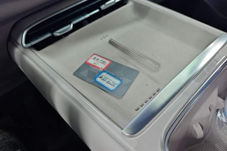 Used Deepal S07 2025 215Max Huawei Qiankun Intelligent Driving ADS SE Range-Extended Version Vehicle Key