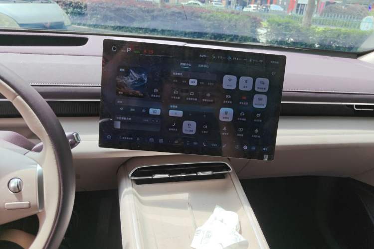 Used Deepal S07 2025 215Max Huawei Qiankun Intelligent Driving ADS SE Range-Extended Version Audio And AC Panel