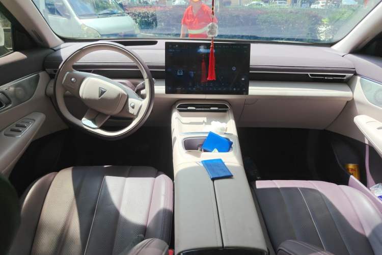 Used Deepal S07 2025 215Max Huawei Qiankun Intelligent Driving ADS SE Range-Extended Version Center Console
