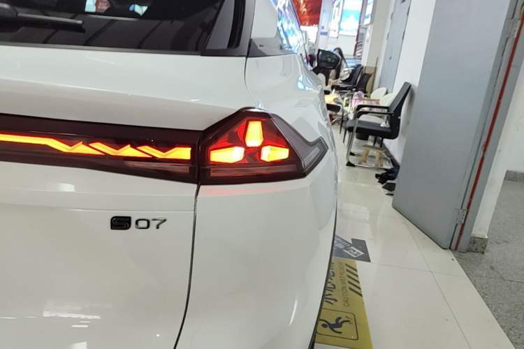 Used Deepal S07 2025 285Max Huawei Qiankun Intelligent Driving ADS SE Range-Extended Version Exterior 3