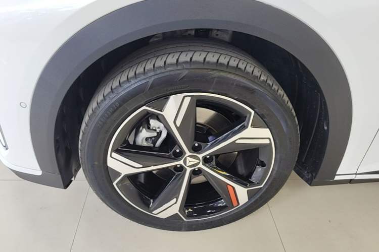 Used Deepal S07 2025 285Max Huawei Qiankun Intelligent Driving ADS SE Range-Extended Version Exterior 4
