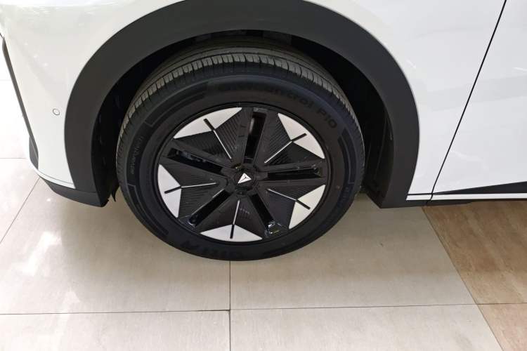 Used Deepal S07 2025 520Max Huawei Qiankun Intelligent Driving ADS SE Pure-Electric Version Exterior 4