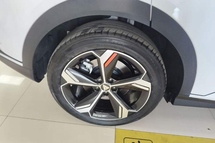 Used Deepal S07 2025 285Max Huawei Qiankun Intelligent Driving ADS SE Range-Extended Version Exterior 5
