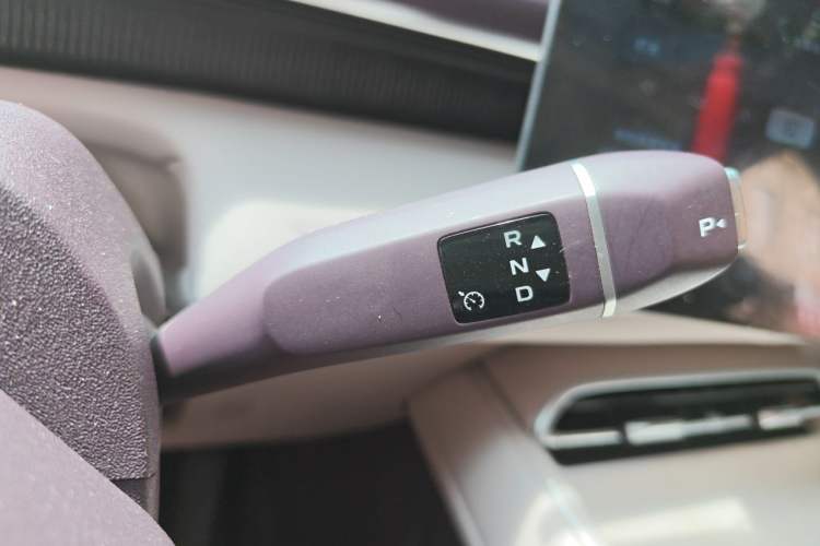Used Deepal S07 2025 215Max Huawei Qiankun Intelligent Driving ADS SE Range-Extended Version Gear Lever