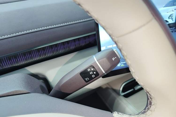Used Deepal S07 2025 285Max Huawei Qiankun Intelligent Driving ADS SE Range-Extended Version Gear Lever