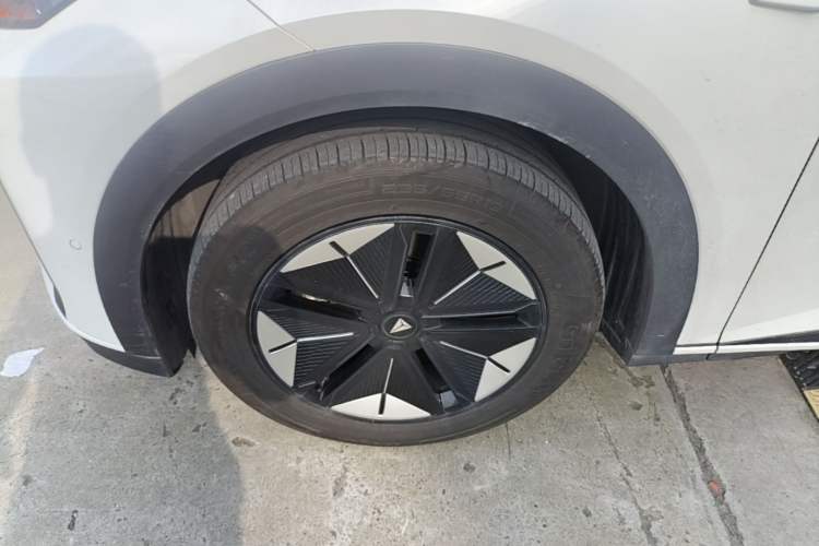 Used Deepal S07 2025 285Max Huawei Qiankun Intelligent Driving ADS SE Range-Extended Version Left Front Wheel Hub