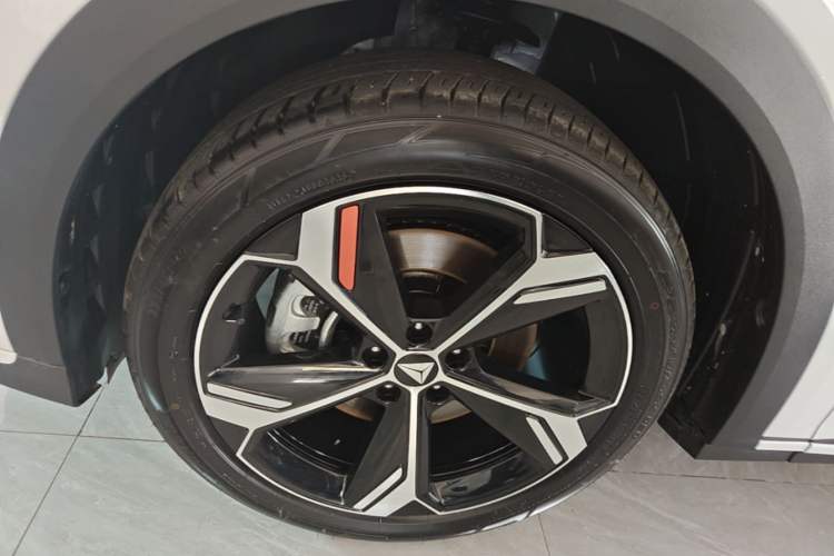 Used Deepal S07 2025 Deepal Intelligent Driving AD PRO Range-Extended Version Left Front Wheel Hub