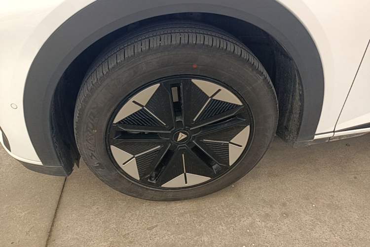 Used Deepal S07 2025 Deepal Intelligent Driving AD PRO Range-Extended Version Left Front Wheel Hub