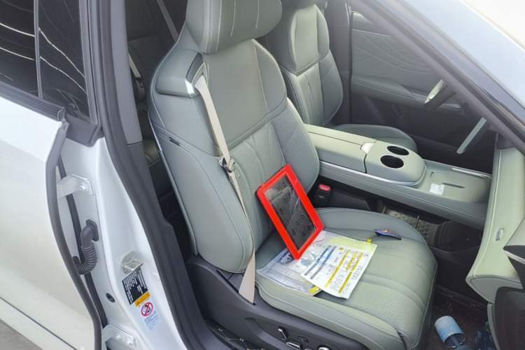 Used Deepal S07 2025 285Max Huawei Qiankun Intelligent Driving ADS SE Range-Extended Version Right Front Seat
