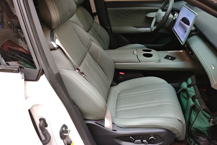 Used Deepal S07 2025 520Max Huawei Qiankun Intelligent Driving ADS SE Pure-Electric Version Right Front Seat