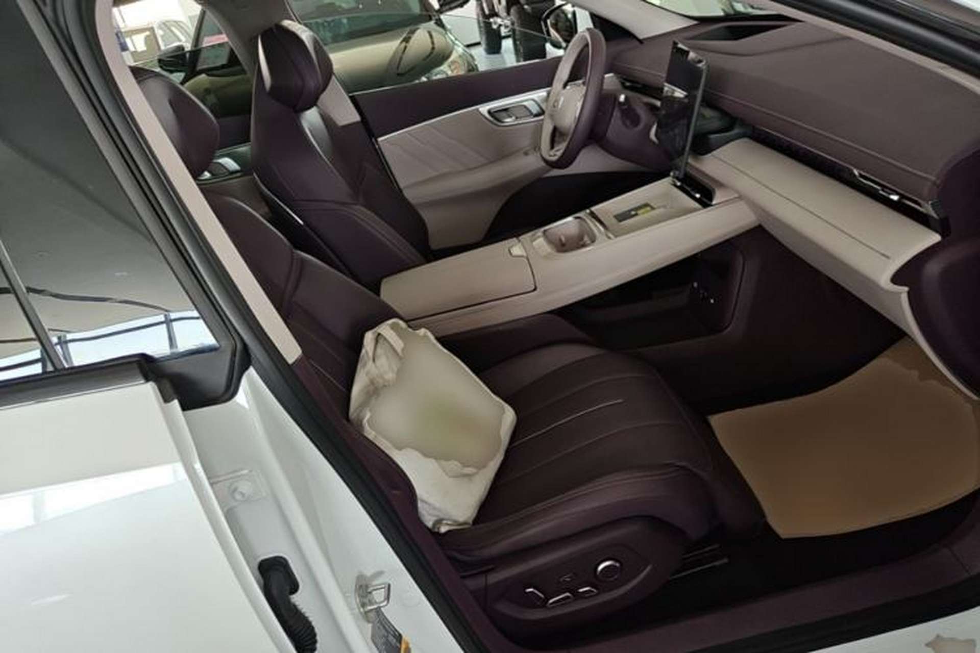 Used Deepal S07 2025 Deepal Intelligent Driving AD PRO Range-Extended Version Right Front Seat