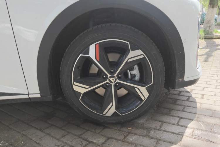 Used Deepal S07 2025 215Max Huawei Qiankun Intelligent Driving ADS SE Range-Extended Version Right Front Wheel Hub
