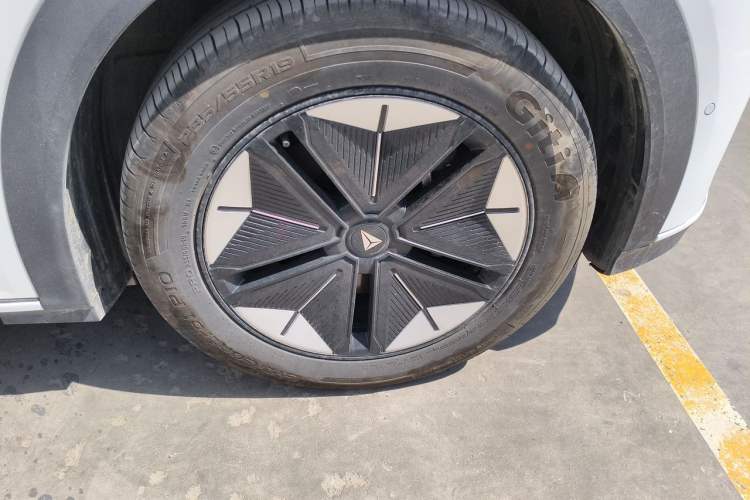 Used Deepal S07 2025 215Max Deep Blue Intelligent Driving AD PRO Range-Extended Version Right Front Wheel Hub
