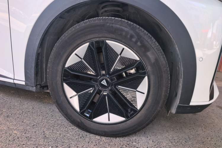 Used Deepal S07 2025 215Max Deep Blue Intelligent Driving AD PRO Range-Extended Version Right Front Wheel Hub