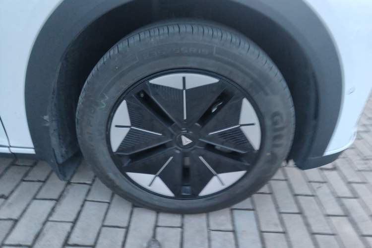 Used Deepal S07 2025 Deepal Intelligent Driving AD PRO Range-Extended Version Right Front Wheel Hub