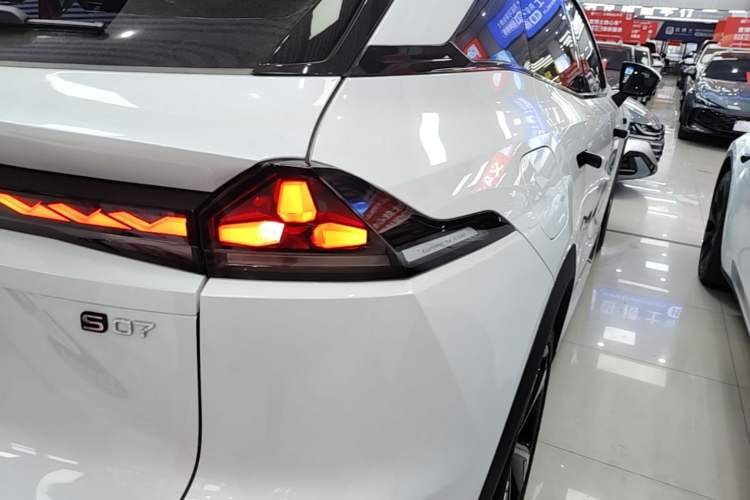 Used Deepal S07 2025 285Max Huawei Qiankun Intelligent Driving ADS SE Range-Extended Version Right Rear Taillight