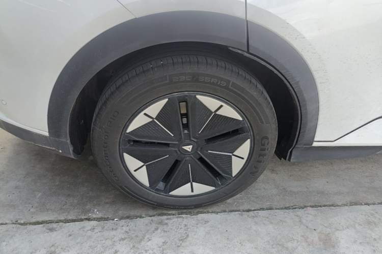 Used Deepal S07 2025 285Max Huawei Qiankun Intelligent Driving ADS SE Range-Extended Version Right Rear Wheel Hub
