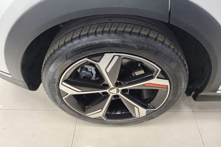 Used Deepal S07 2025 285Max Huawei Qiankun Intelligent Driving ADS SE Range-Extended Version Right Rear Wheel Hub