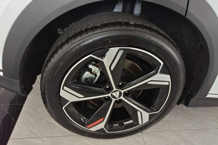 Used Deepal S07 2025 Deepal Intelligent Driving AD PRO Range-Extended Version Right Rear Wheel Hub