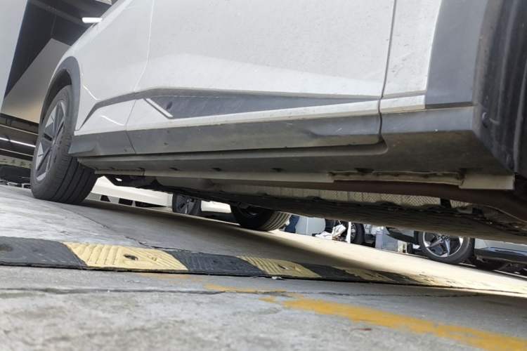 Used Deepal S07 2025 285Max Huawei Qiankun Intelligent Driving ADS SE Range-Extended Version Right Side Sill