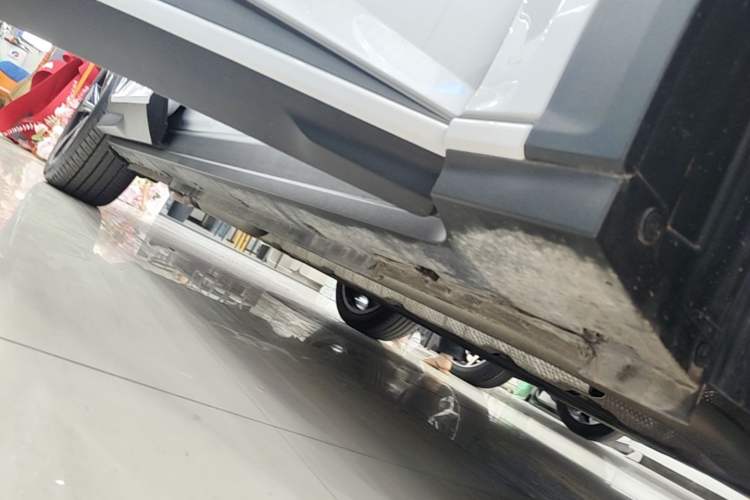 Used Deepal S07 2025 285Max Huawei Qiankun Intelligent Driving ADS SE Range-Extended Version Right Side Sill