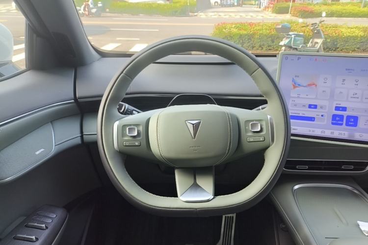 Used Deepal S07 2025 285Max Huawei Qiankun Intelligent Driving ADS SE Range-Extended Version Steering Wheel