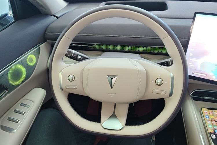 Used Deepal S07 2025 285Max Huawei Qiankun Intelligent Driving ADS SE Range-Extended Version Steering Wheel