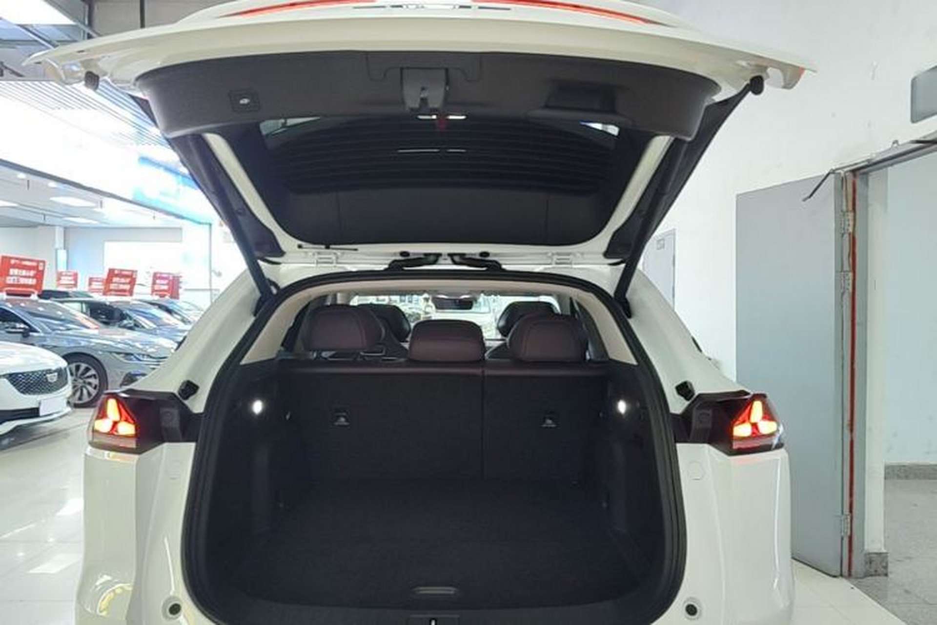 Used Deepal S07 2025 285Max Huawei Qiankun Intelligent Driving ADS SE Range-Extended Version Trunk