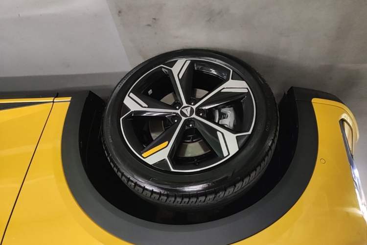Used Deepal S07 2025 285Max Huawei Qiankun Intelligent Driving ADS SE Range-Extended Version Exterior 4