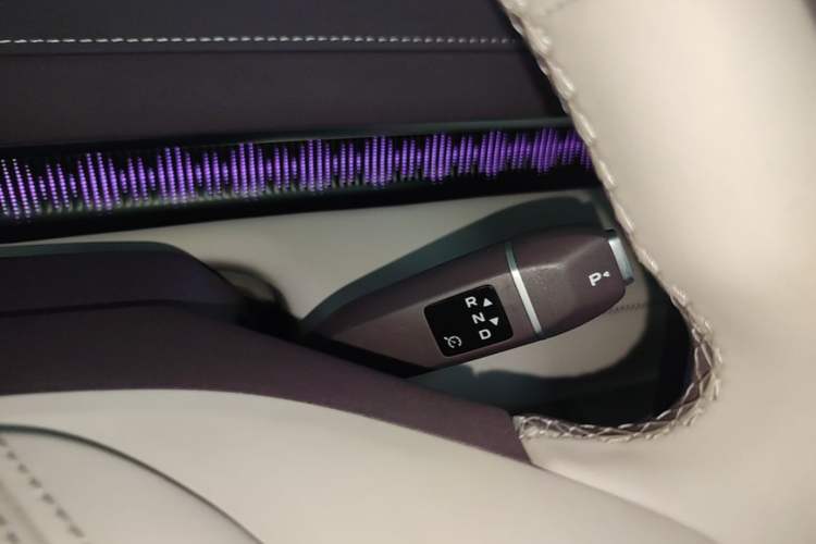 Used Deepal S07 2025 285Max Huawei Qiankun Intelligent Driving ADS SE Range-Extended Version Gear Lever