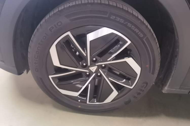 Used Deepal S07 2026 Model 630Max Huawei Qiankun ADS SE Edition Left Front Wheel Hub