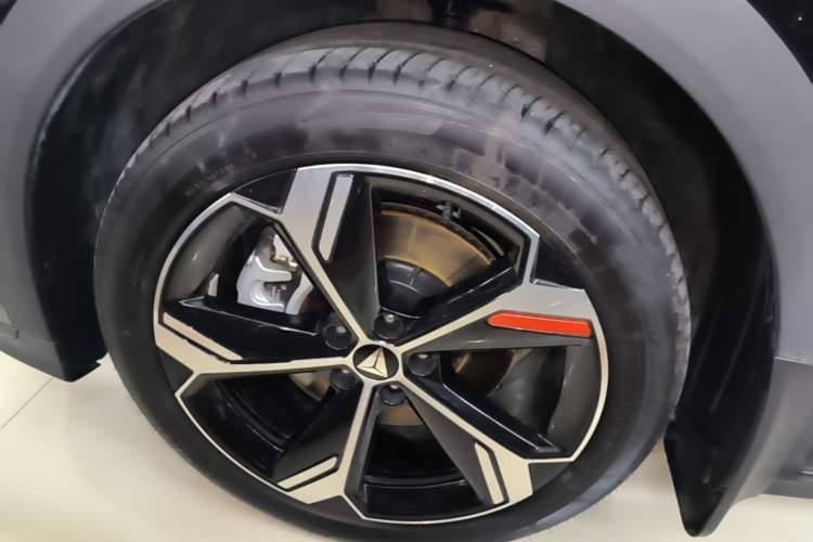 Used Deepal S07 2026 230Ultra with Huawei Qiankun ADS SE Edition Left Front Wheel Hub