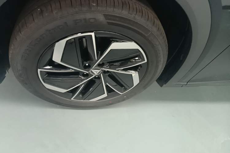 Used Deepal S07 2026 Model 230Max Huawei Qiankun ADS SE Edition Left Front Wheel Hub
