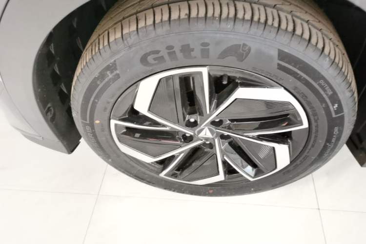 Used Deepal S07 2026 230Ultra with Huawei Qiankun ADS SE Edition Left Front Wheel Hub