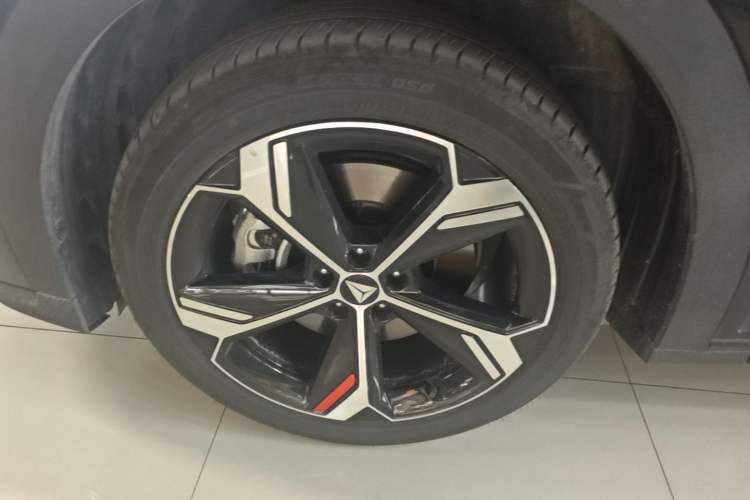 Used Deepal S07 2026 230Ultra with Huawei Qiankun ADS SE Edition Left Front Wheel Hub
