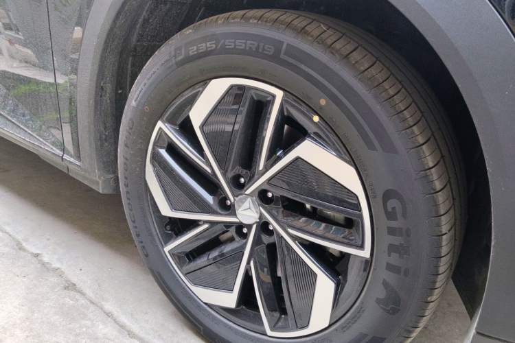 Used Deepal S07 2026 Model 550Max Huawei Qiankun ADS SE Edition Right Front Wheel Hub