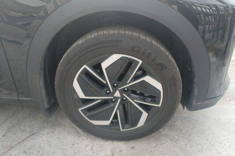Used Deepal S07 2026 Model 550Ultra Huawei Qiankun ADS SE Edition Right Front Wheel Hub