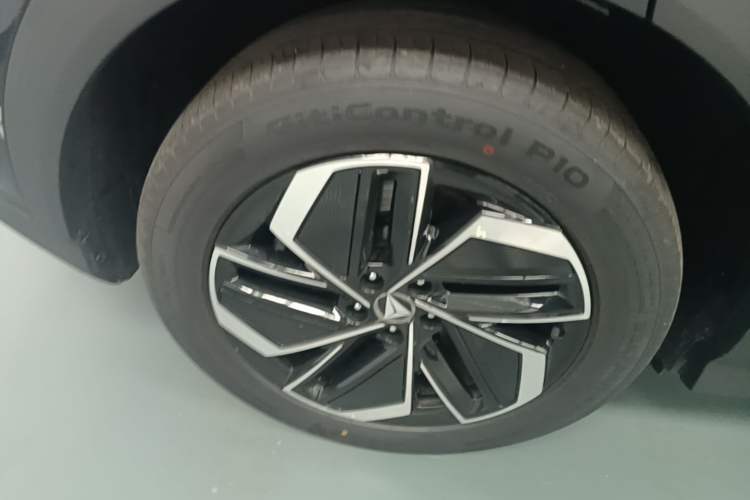 Used Deepal S07 2026 Model 230Max Huawei Qiankun ADS SE Edition Right Rear Wheel Hub