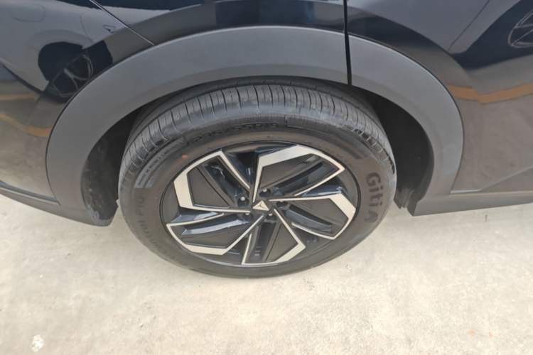 Used Deepal S07 2026 Model 630Max Huawei Qiankun ADS SE Edition Right Rear Wheel Hub