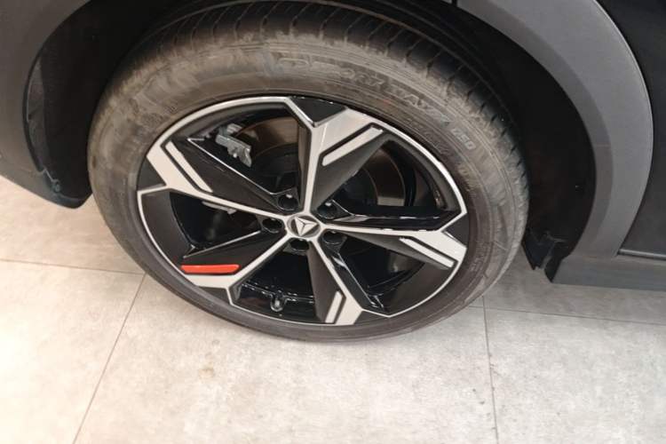 Used Deepal S07 2026 230Ultra with Huawei Qiankun ADS SE Edition Right Rear Wheel Hub
