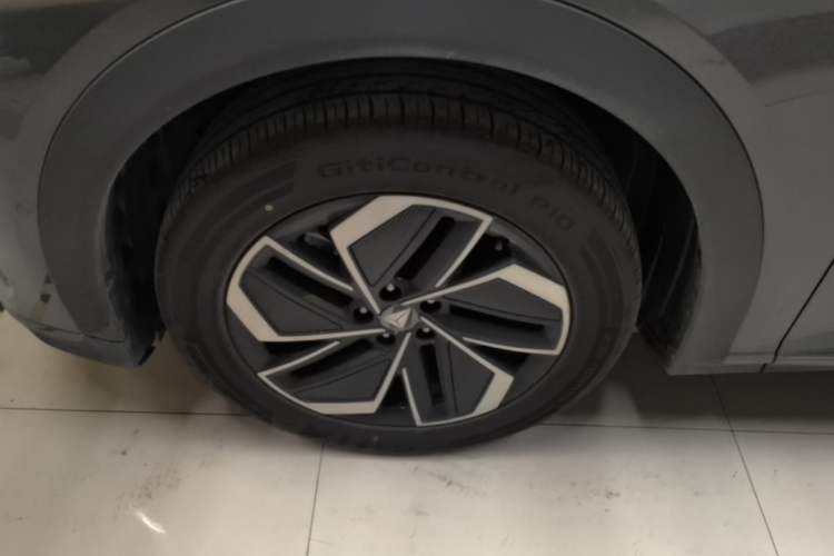 Used Deepal S07 2026 230Ultra with Huawei Qiankun ADS SE Edition Left Front Wheel Hub