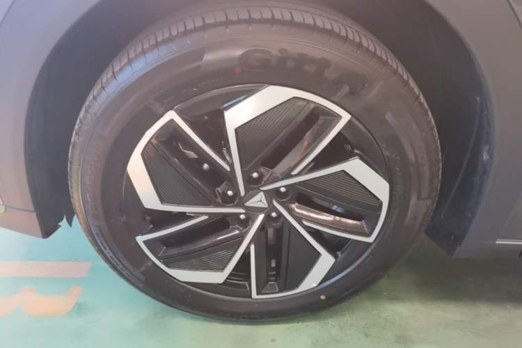 Used Deepal S07 2026 230Ultra with Huawei Qiankun ADS SE Edition Left Front Wheel Hub