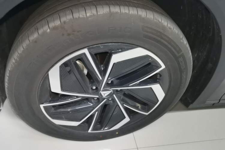 Used Deepal S07 2026 230Ultra with Huawei Qiankun ADS SE Edition Left Front Wheel Hub